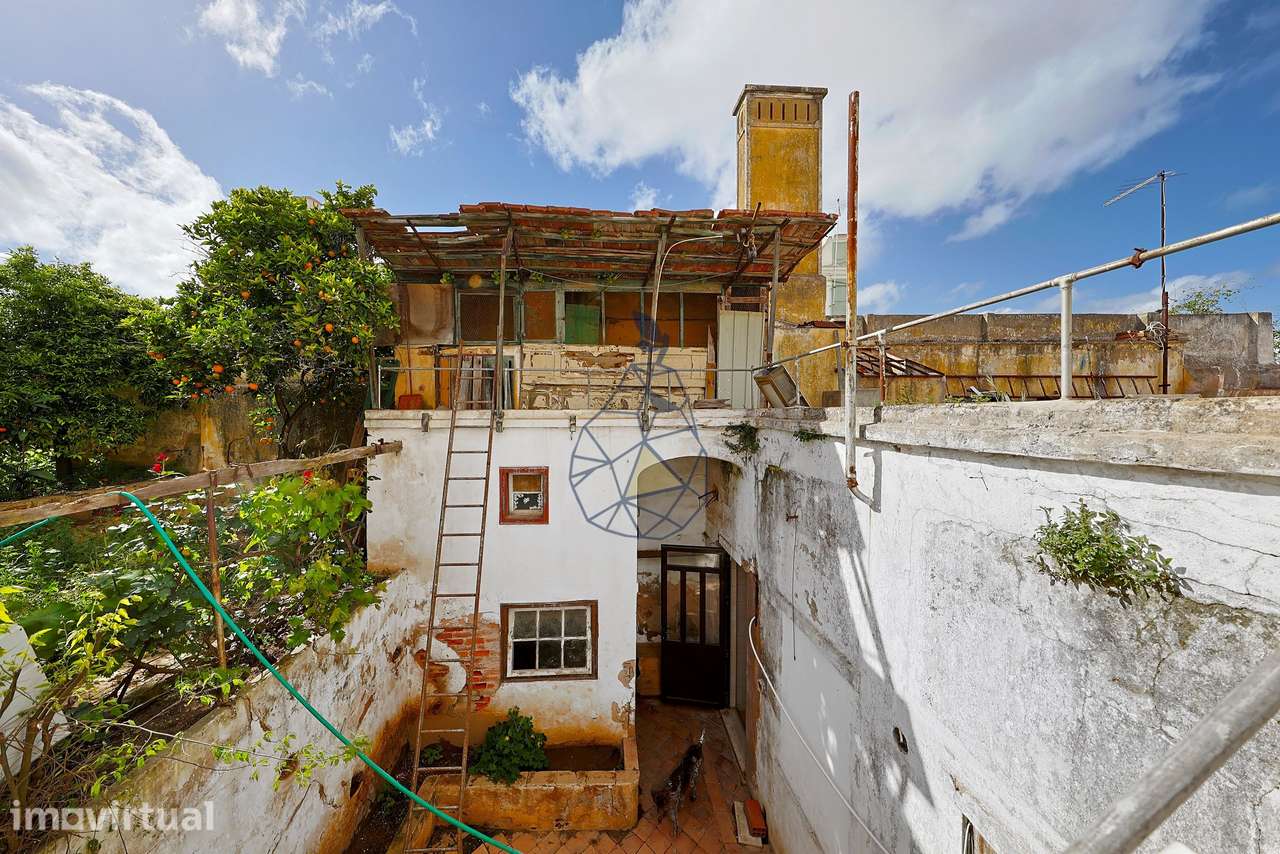 Moradia para Remodelar junto a Zona Ribeirinha de Portimão - Grande imagem: 4/47