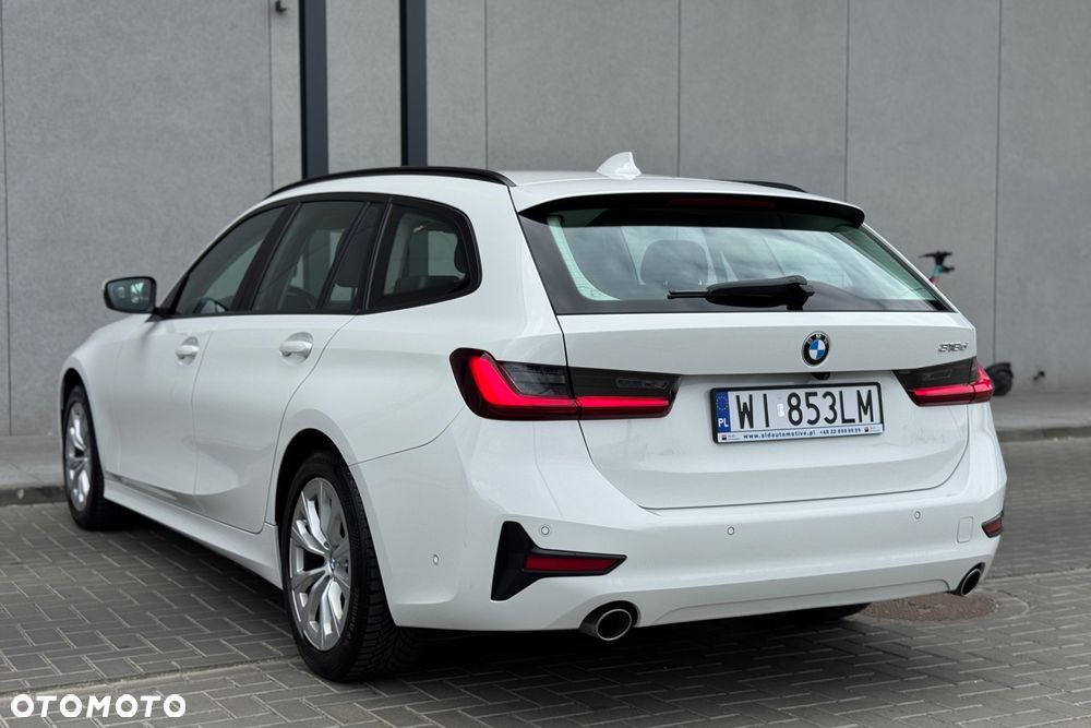 BMW Seria 3 318d mHEV - 23