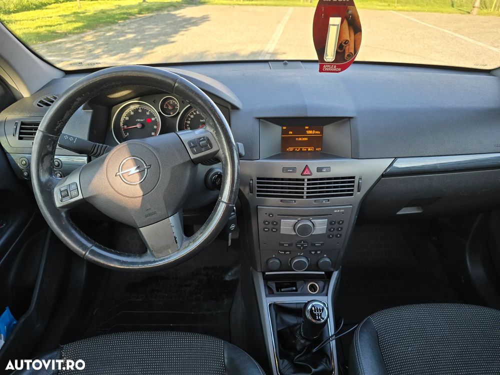 Opel Astra 1.6i Sport - 11