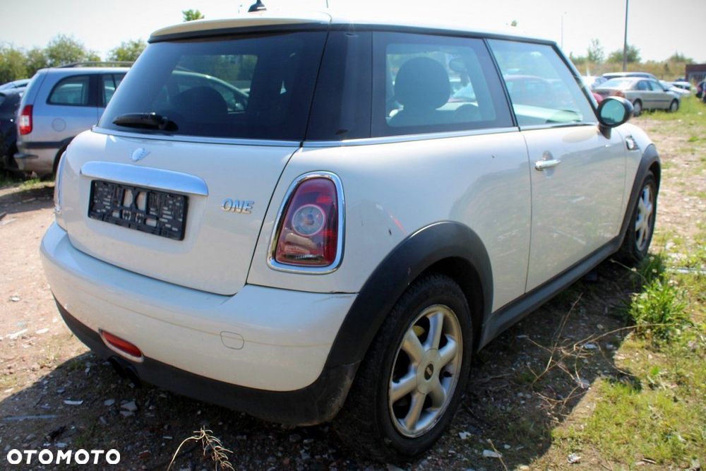 Mini One R56 2008 1.4i N12B14 HB3D (MASKA, ZDERZAK, LAMPA, BŁOTNIK, DRZWI, SZYBA, FOTEL) - 4