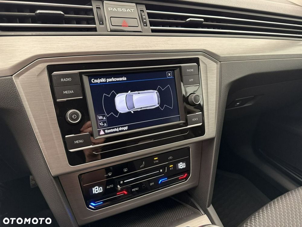 Volkswagen Passat - 26
