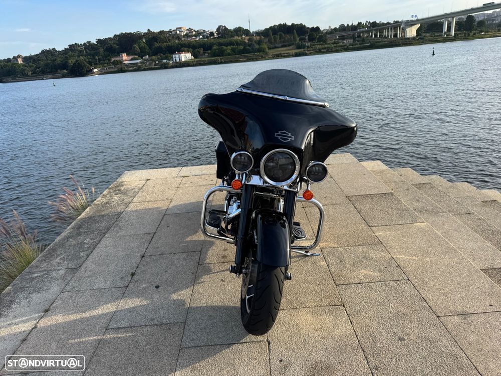 Harley-Davidson Street Street Glide - 11