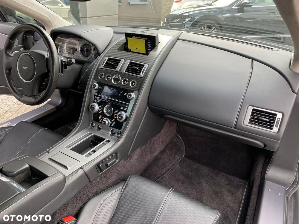 Aston Martin V8 Vantage - 7