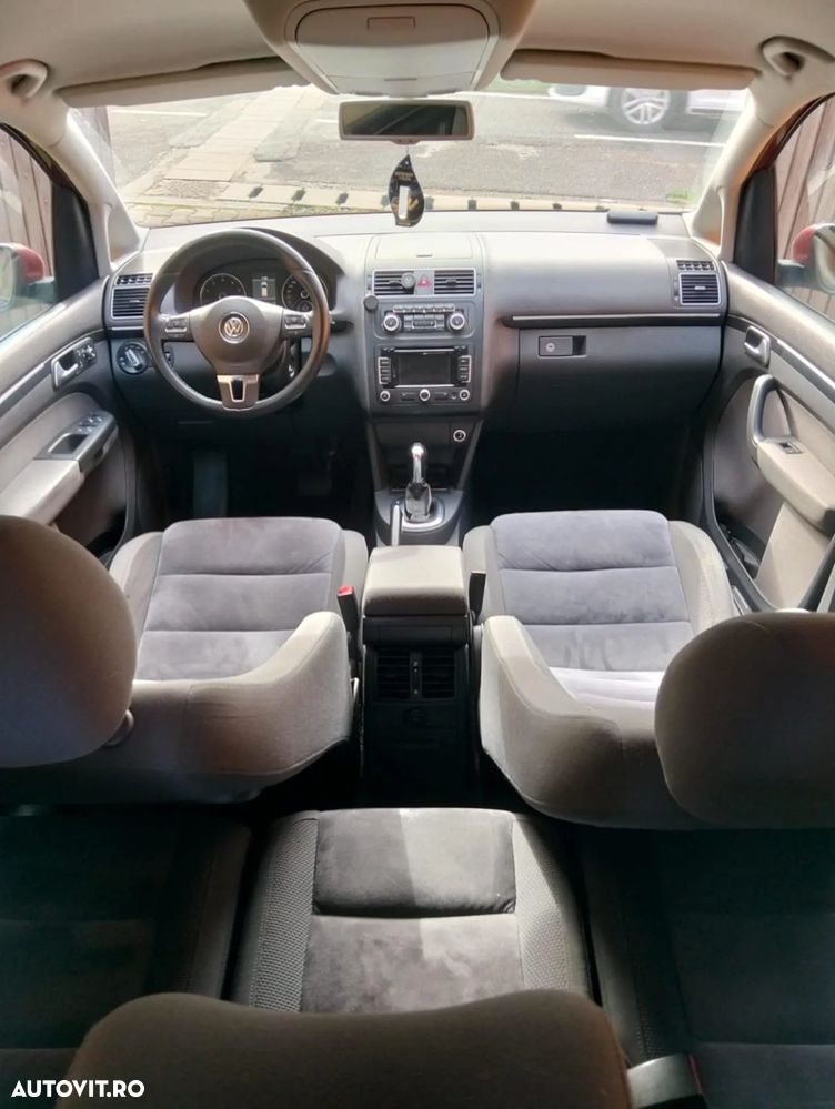 Volkswagen Touran 1.4 TSI DSG Conceptline - 8