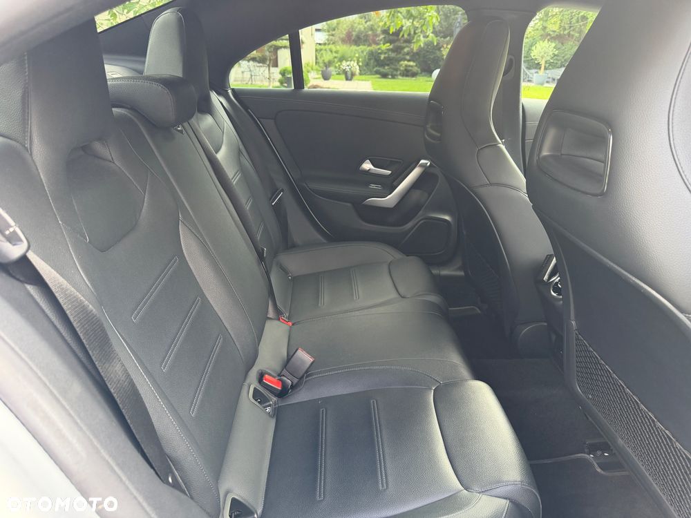Mercedes-Benz CLA 200 7G-DCT - 8