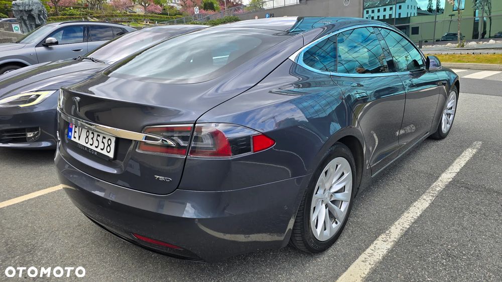 Tesla Model S - 5