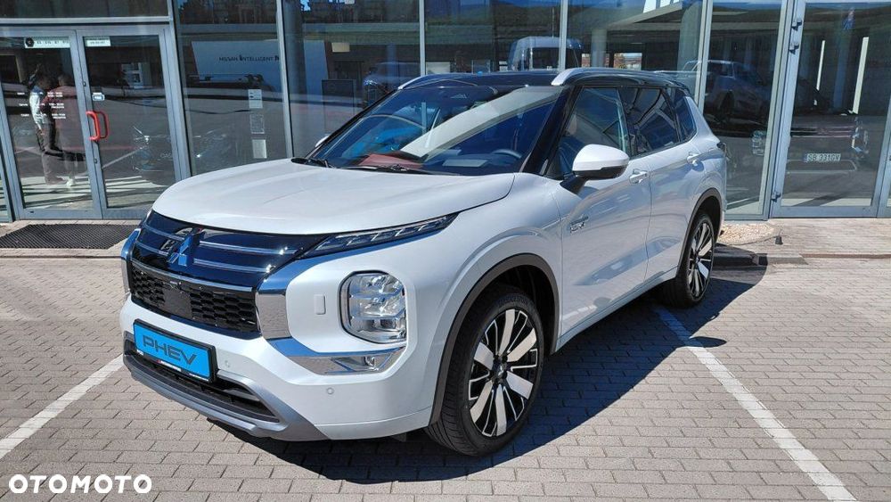 Mitsubishi Outlander - 2