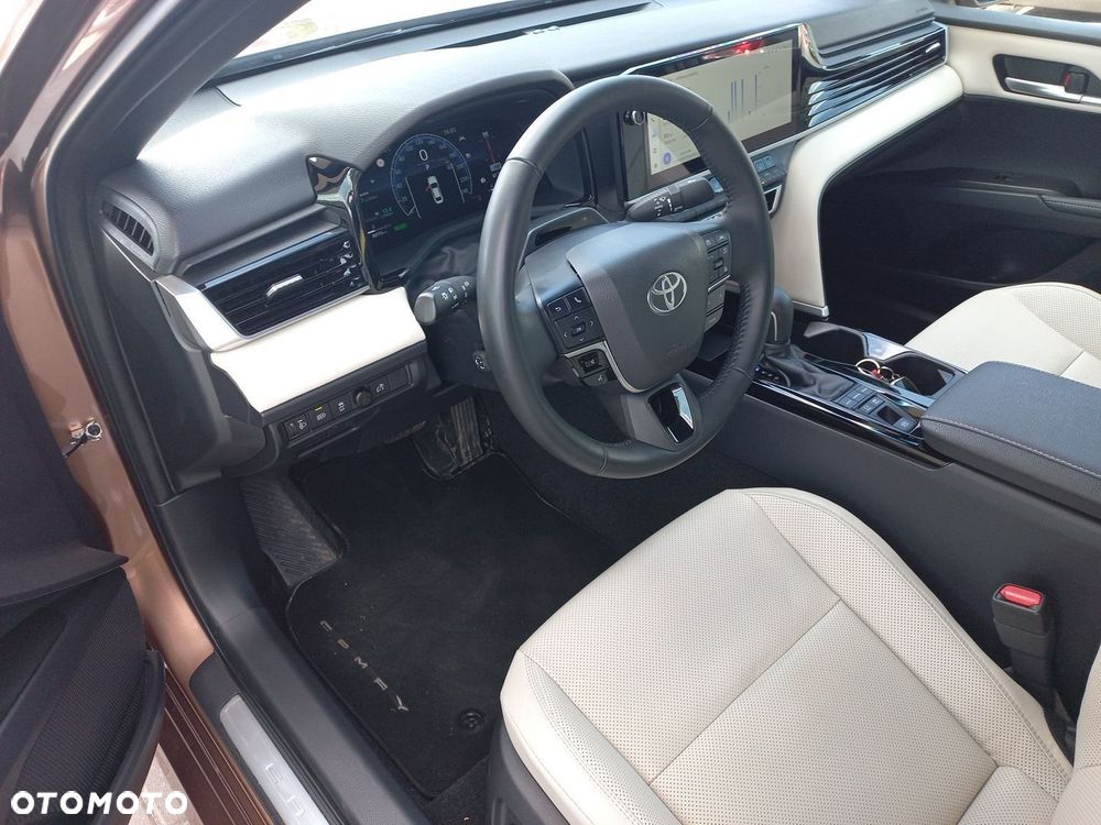Toyota Camry - 16