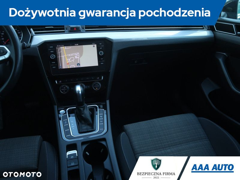 Volkswagen Passat - 9