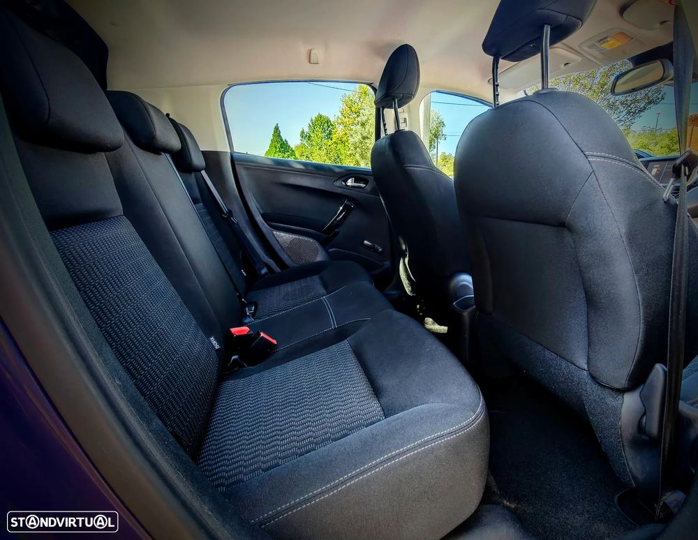 Peugeot 208 1.2 PureTech Style EAT6 - 12