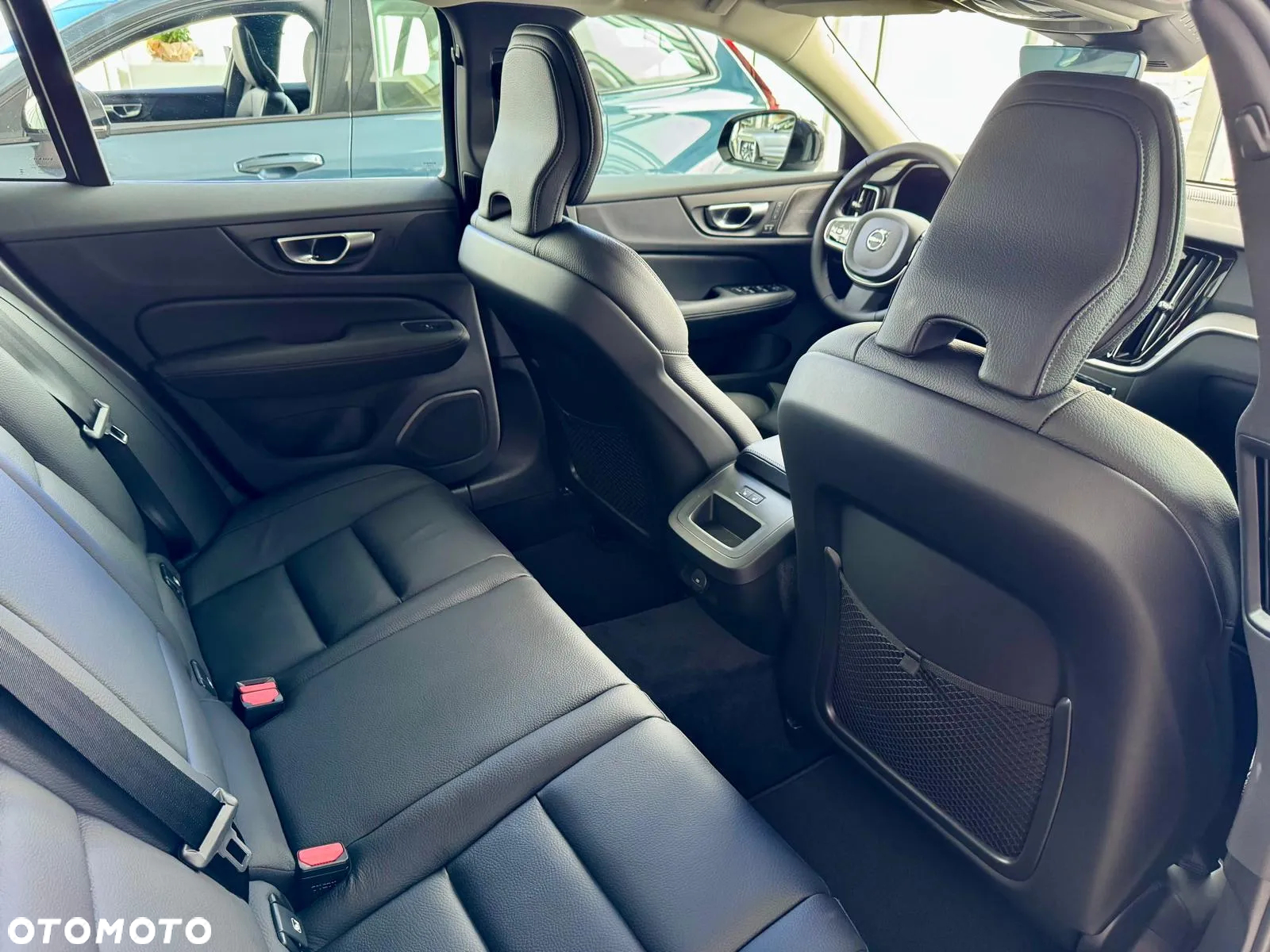 Volvo V60 B4 B Plus Dark - 4