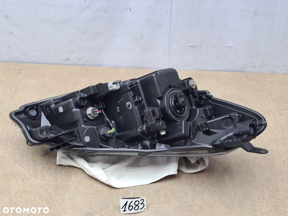 TOYOTA YARIS III 3 LIFT 17-20 LAMPA LEWA LEWY PRZÓD PRZEDNIA 81170-ODK10 - 11