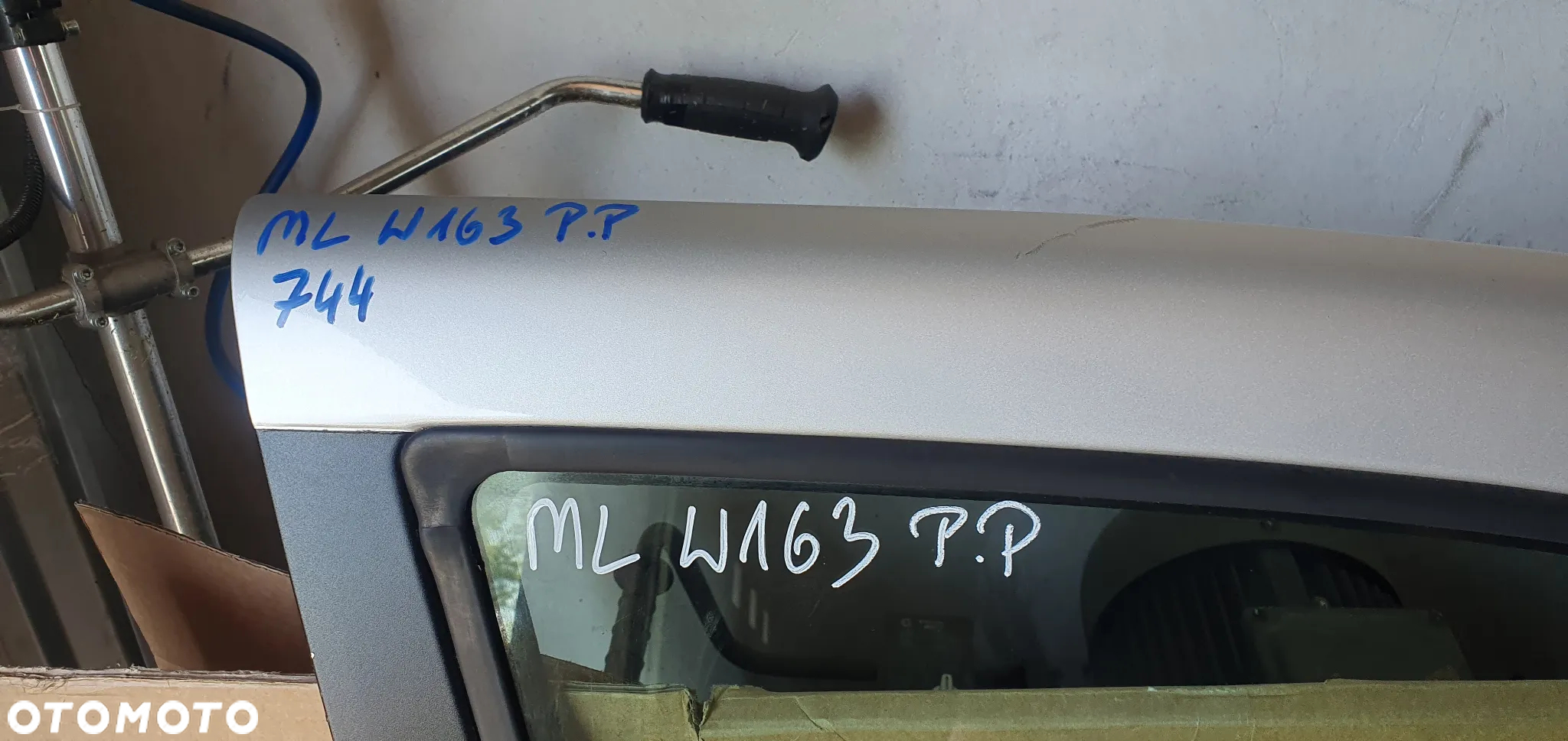 Drzwi prawy przód przednie prawe Mercedes ML W163 744 C744 - 12