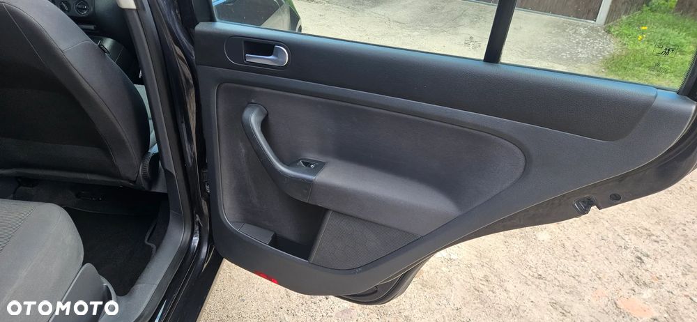 Volkswagen Golf Plus 1.9 TDI Comfortline - 25