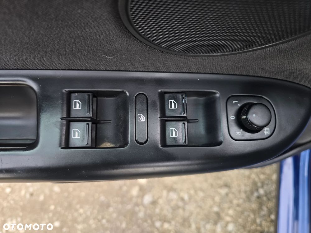 Volkswagen Golf Plus 1.6 TDI DPF Trendline - 19