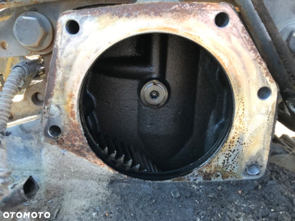 Obudowa kola zamachowego, napęd do betonomieszarki ZF obudowa MAN Mercedes DAF Renault - 6