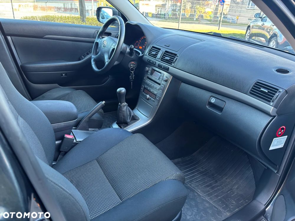 Toyota Avensis 1.8 VVT-i Executive - 25