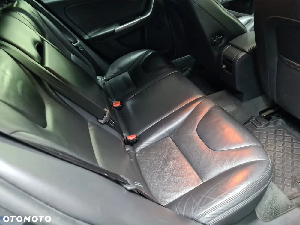 Volvo V60 D6 AWD Plug-in Hybrid Summum - 17