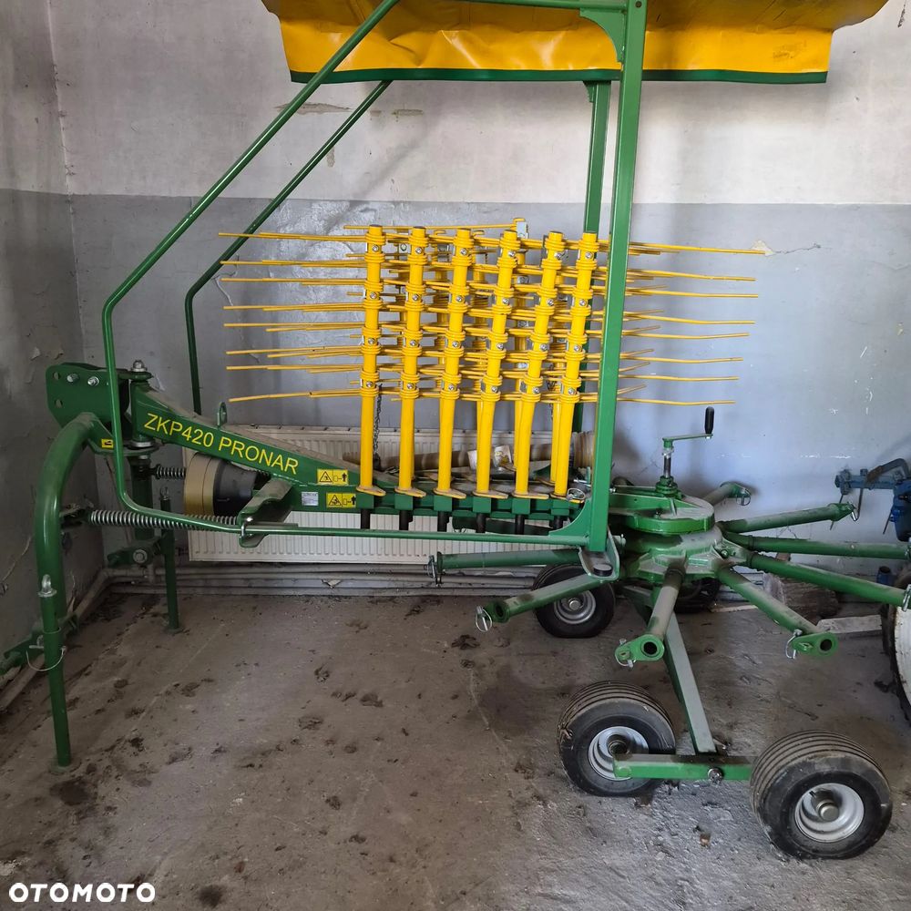 Pronar Przetrząsacz PWP530, PWP460 Pronar; ZKP770, ZKP-530, ZKP460 Inter-Tech; Z528 Kowalski; ZGRABIARKA ZKP420 Pronar, ZK42, ZK36 Kowalski; ZKT-420 Inter-Tech; ZK320 Mesko Rol; ZG-350 Euro-Masz; Przetrząsaczo-Zgrabiarka Z-275 Mesko-Rol; Przetrząsaczo zgraniarka taśmowa WIRAX, Akpil "OSA" - 18