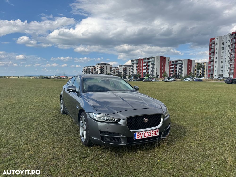 Jaguar XE 2.0 Prestige - 1