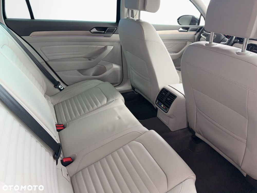 Volkswagen Passat Variant - 15