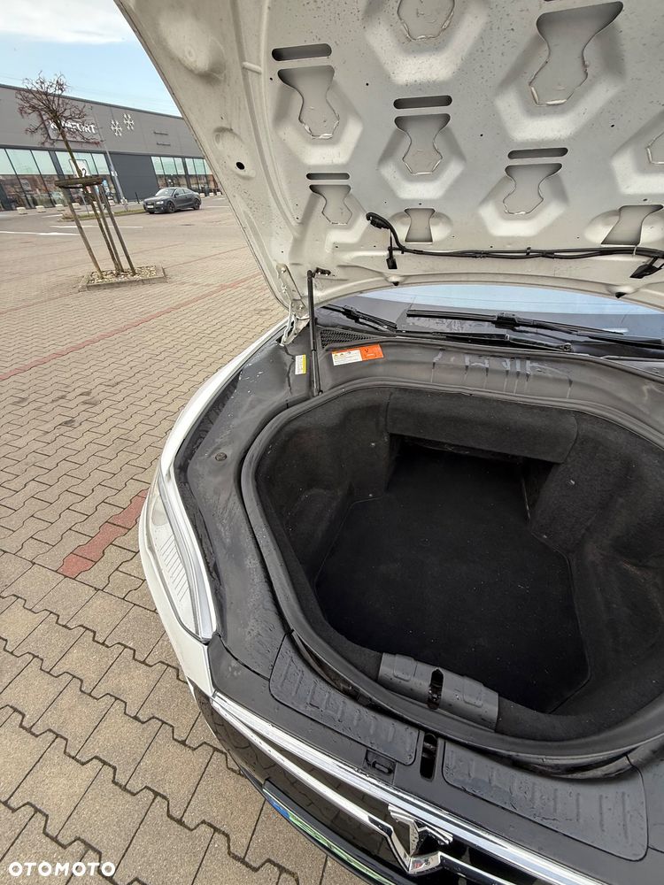 Tesla Model S - 20