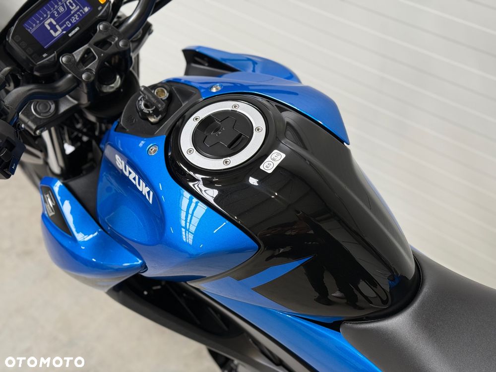 Suzuki GSX - 26