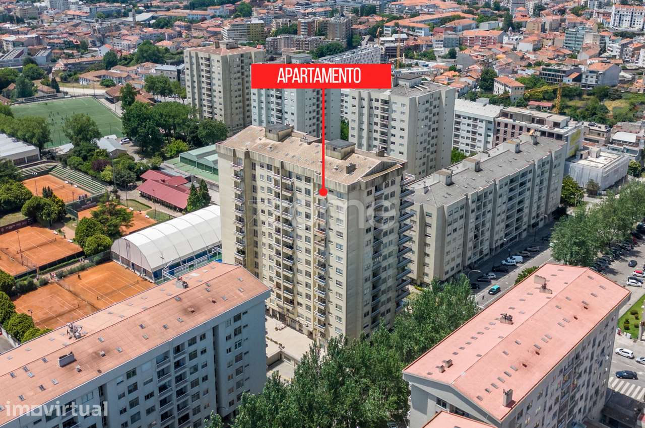 Apartamento T2 renovado com garagem fechada e arrumos - Porto - Grande imagem: 3/44
