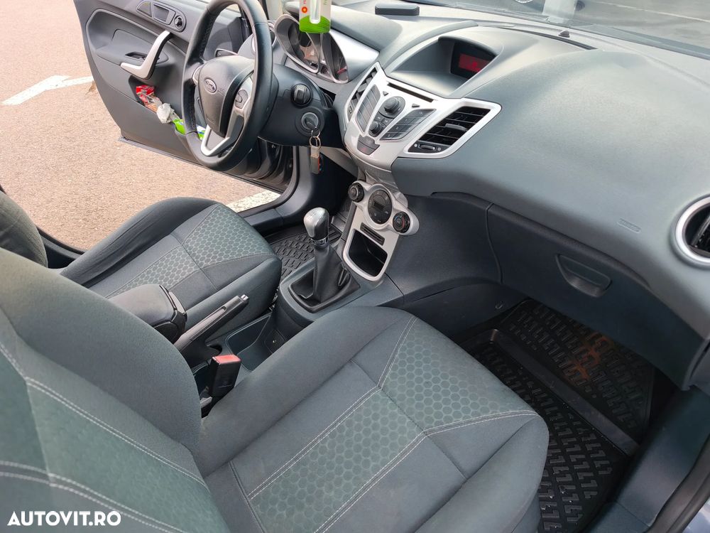 Ford Fiesta 1.6 TDCI DPF Ghia - 13