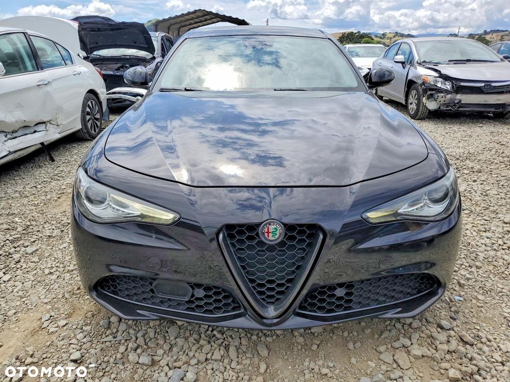 Alfa Romeo Giulia 2.0 Turbo 16V AT8-Q4 Ti - 5