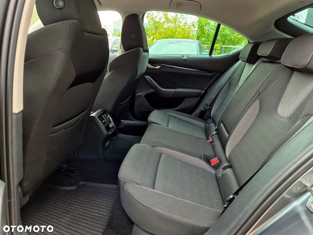 Skoda Octavia 1.5 TSI mHEV Selection DSG - 19