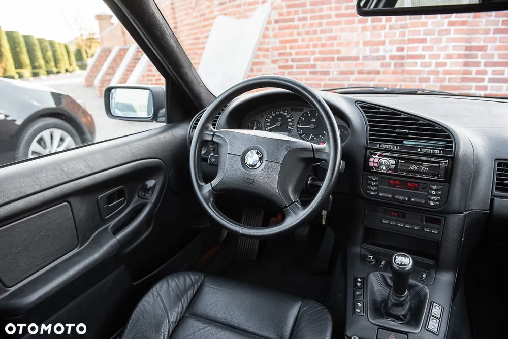 BMW Seria 3 318i - 23