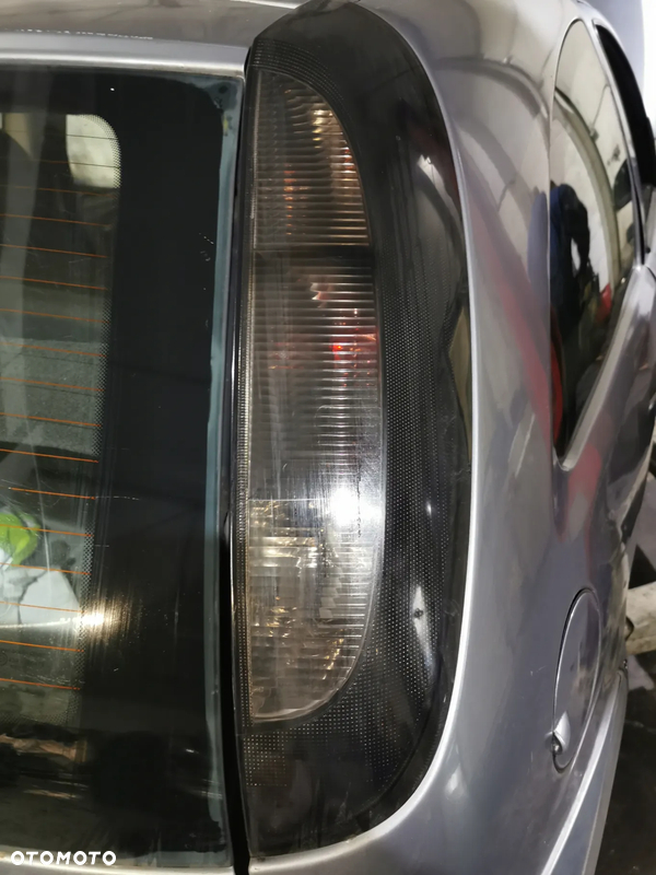 Lampy tył Opel Corsa C 2004r 3drzwiowa