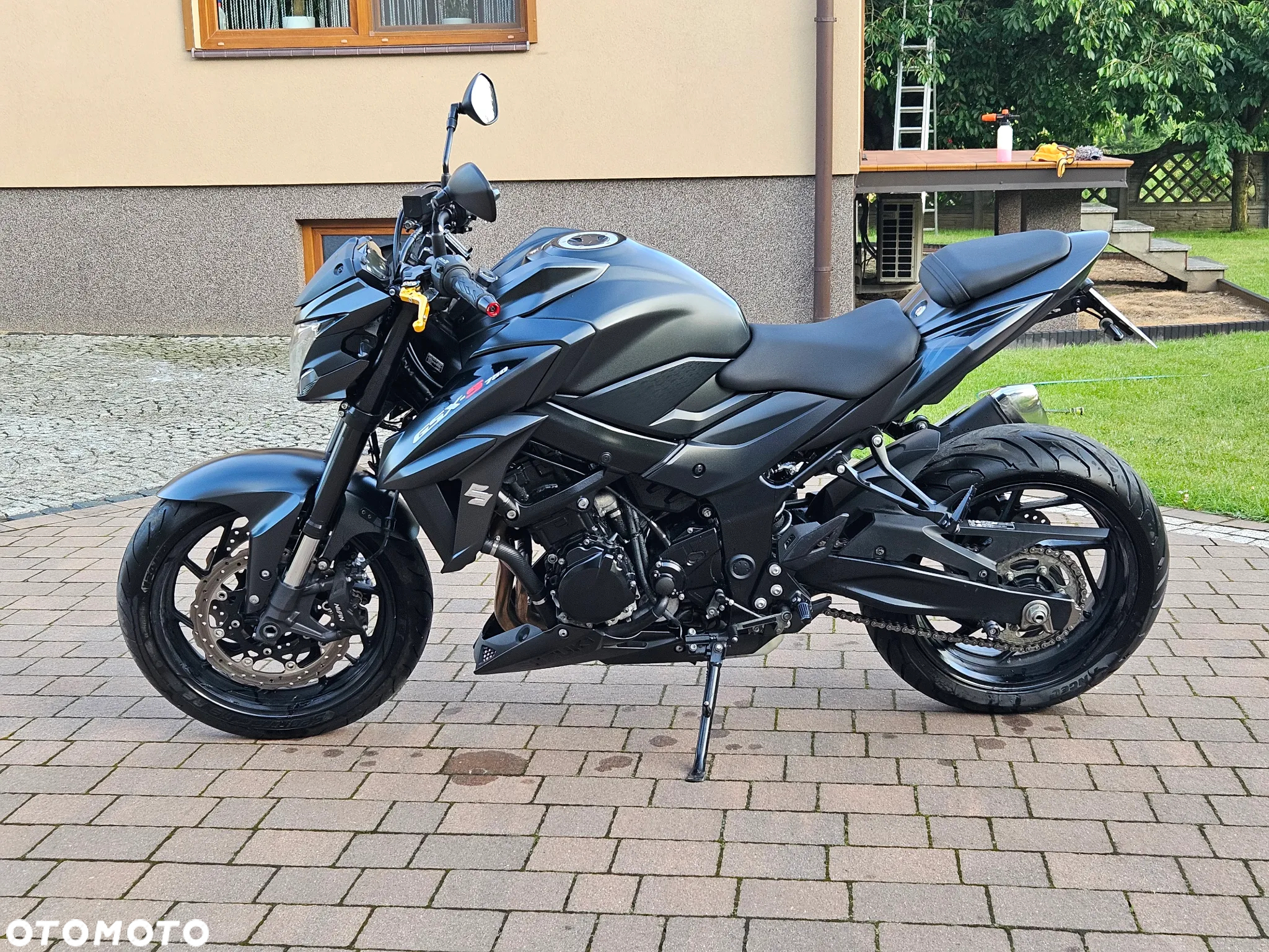 Suzuki GSX - 6