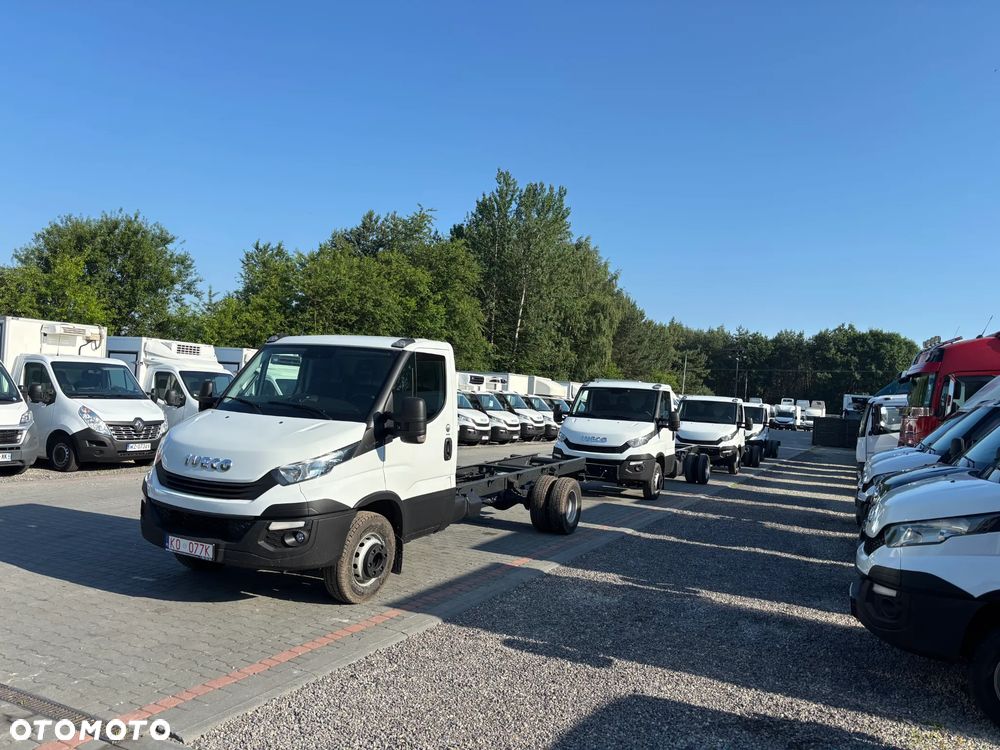 Iveco 70C17,,70C18,,70C15,,72C17,,50C17,,35C17,,35C15 PODWOZIE DO ZABUDOWY  WYWROTKA SKRZYNIA LADUNKOWA KONTENER CHLODNIA 70 SZTUK NA PLACU - 3