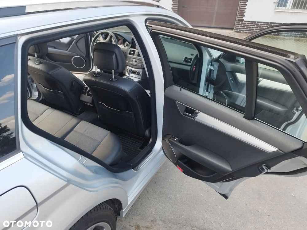 Mercedes-Benz Klasa C 200 CGI Automatik BlueEFFICIENCY Avantgarde - 21