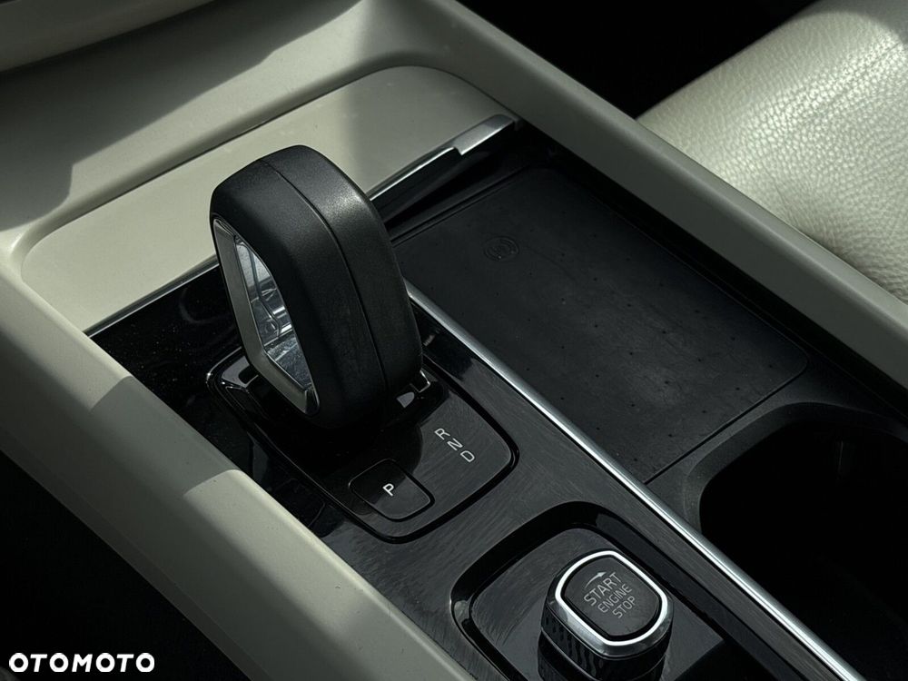 Volvo XC 60 B4 D Momentum - 27