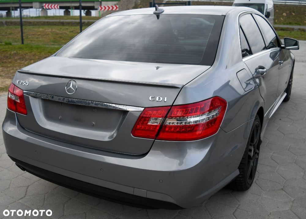 MERCEDES E KLASA W212 SEDAN AMG ZDERZAK TYLNY TYŁ KOD LAKIERU 792 - 3