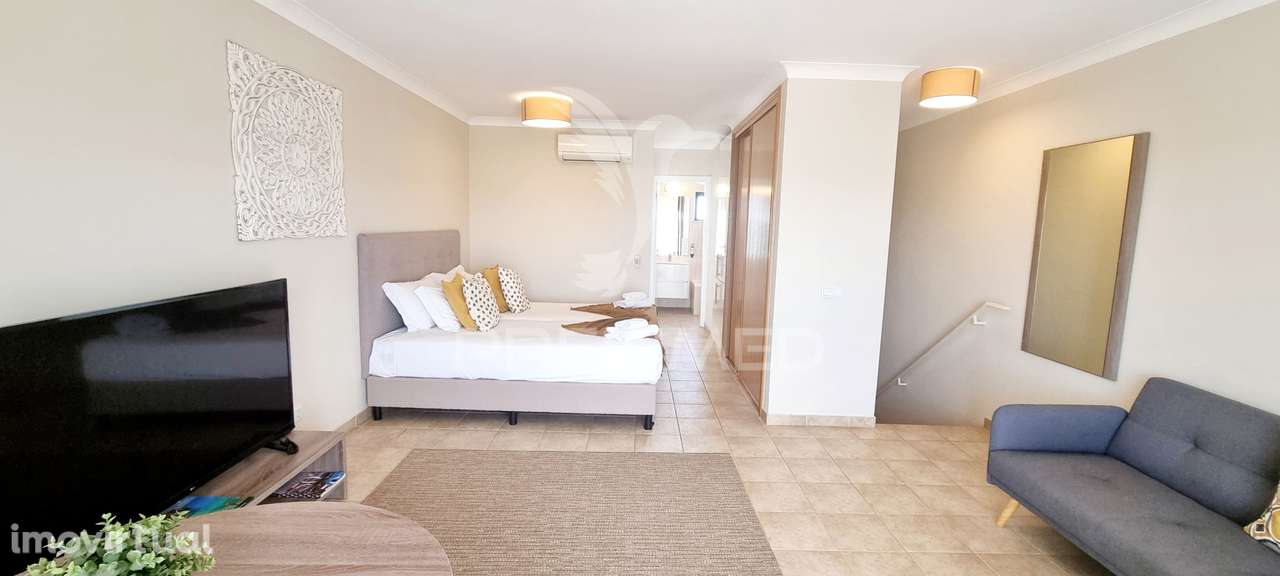 Apartamento T0 com amplo terraço, alta rentabiliadade! - Grande imagem: 3/25