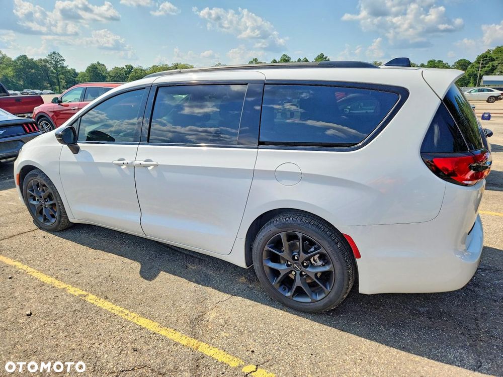 Chrysler Pacifica - 3