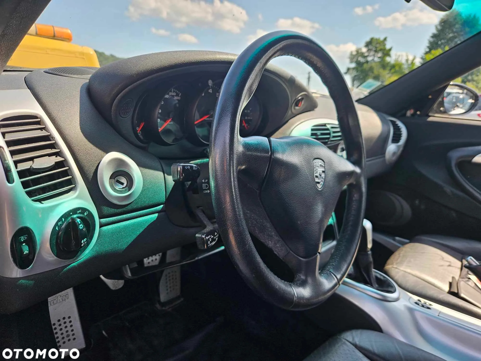 Porsche 911 Carrera - 14