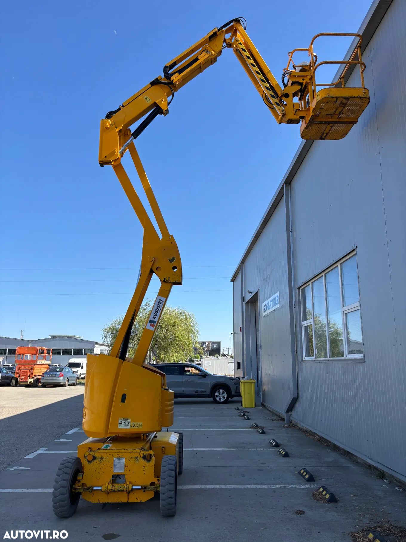 Inchiriere nacela cu brat articulat - 3