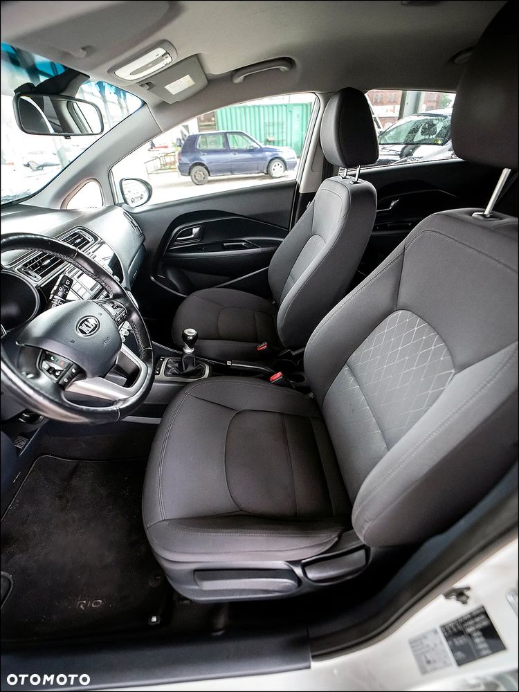 Kia Rio 1.2 Dream Team Edition - 31