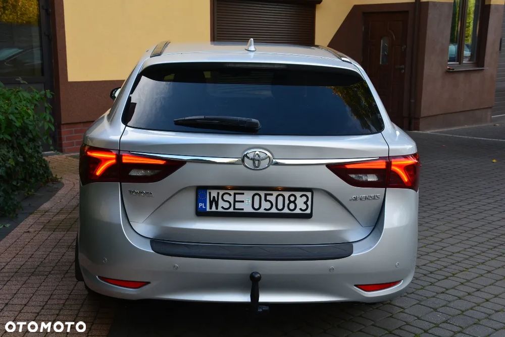 Toyota Avensis Touring Sports 1.8 Comfort - 16