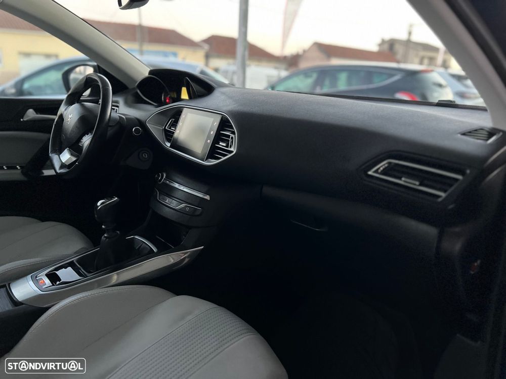 Peugeot 308 SW 1.5 BlueHDi Allure - 23