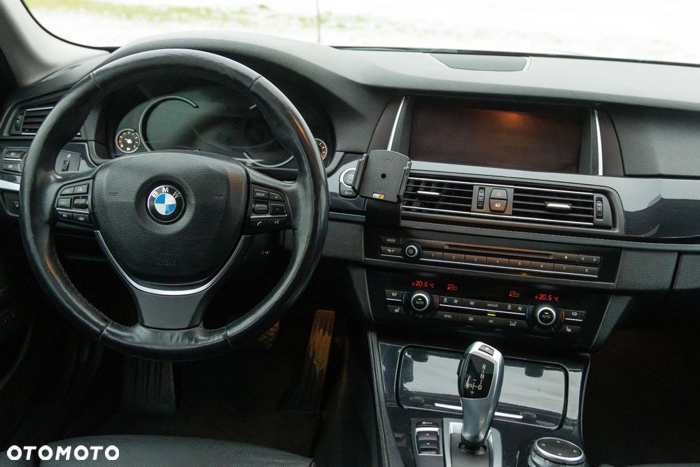 BMW Seria 5 525d - 25
