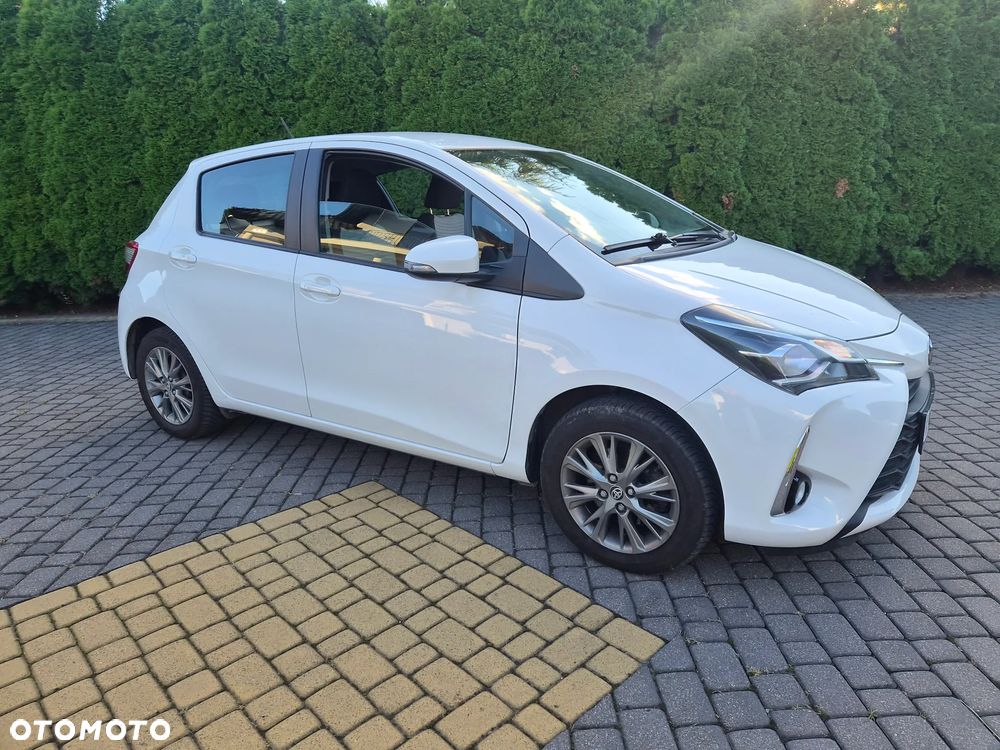 Toyota Yaris 1.5 Premium - 4