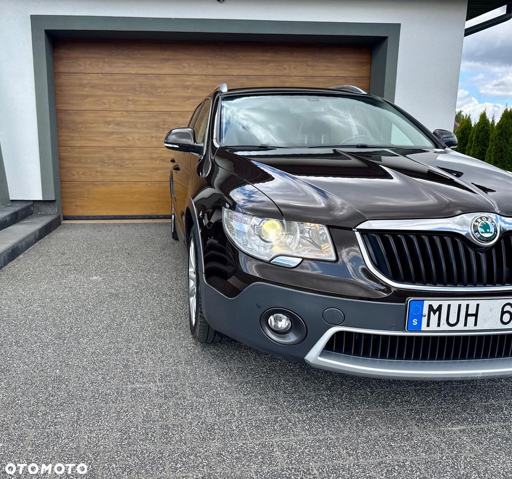 Skoda Superb 2.0 TDI 4x4 DSG Elegance - 9