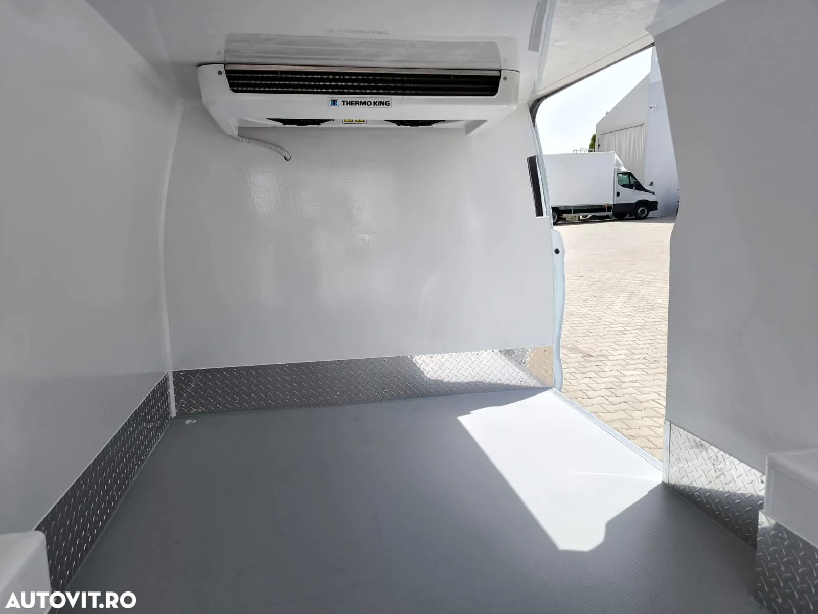 Ford Transit Custom Van 300L (L2H1) - 12