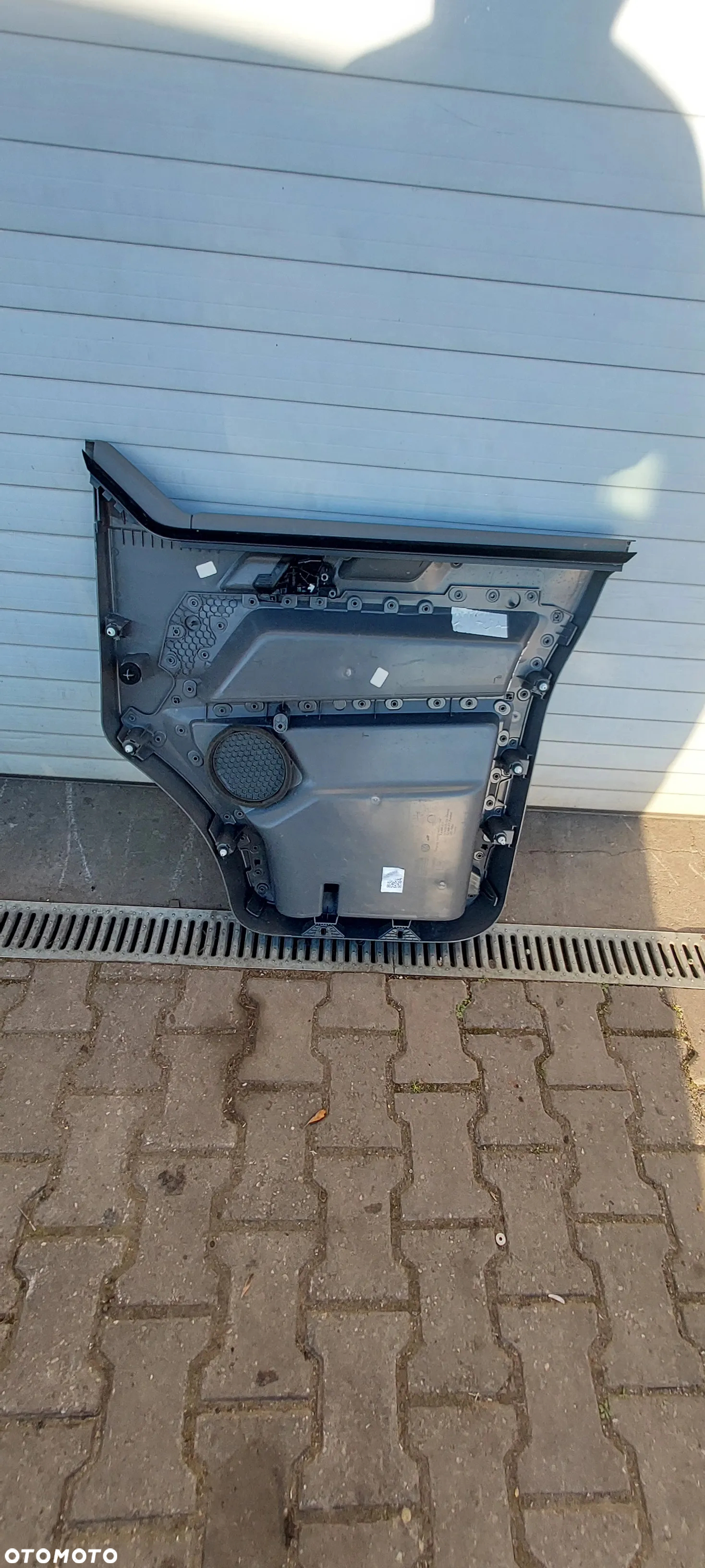 Tapicerka boczek drzwi lewa strona vw t 6.1 - 5